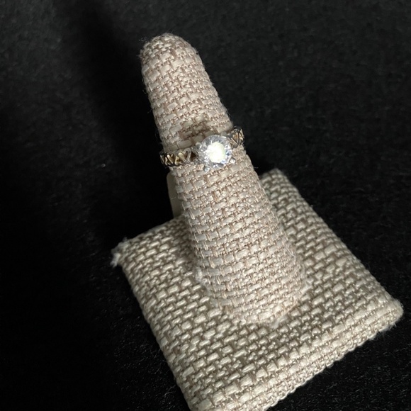 Size 7 Vtg Hearts Band w/CZ Solitaire  925 Sterling Silver Cocktail Ring - Picture 1 of 7